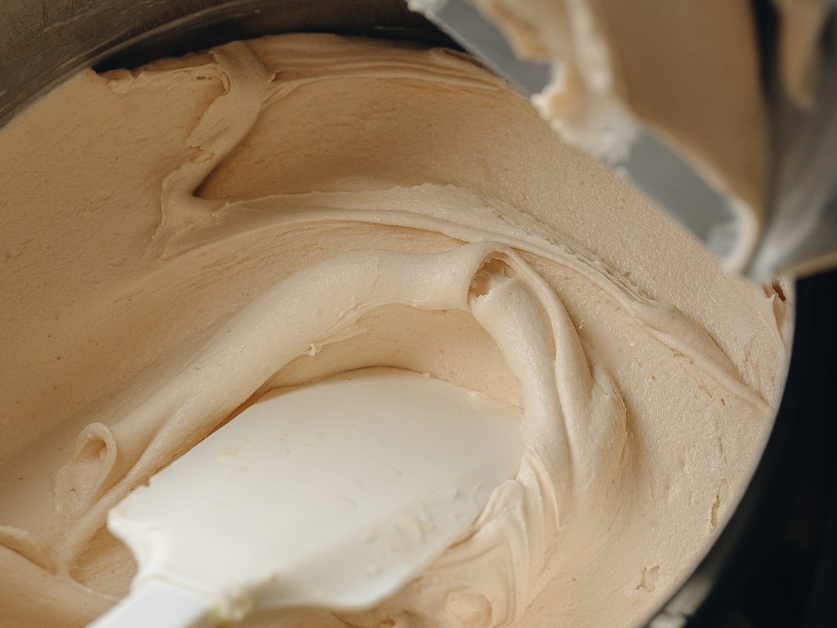 Il gelato appena mantecato, ancora nel mantecatore